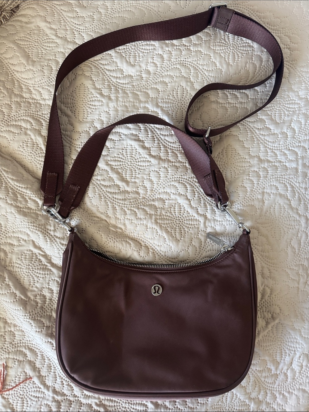 lululemon city essentials small shoulder bag 3L